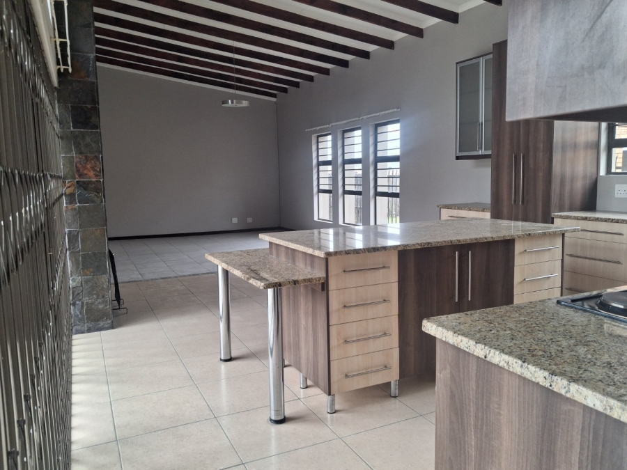 To Let 3 Bedroom Property for Rent in Hillside Free State